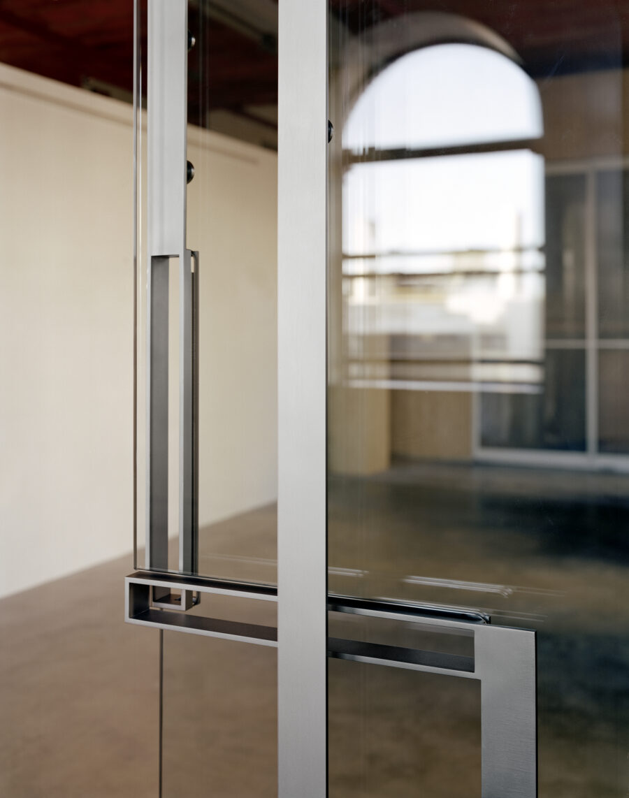 interlocking glass wall custom handle